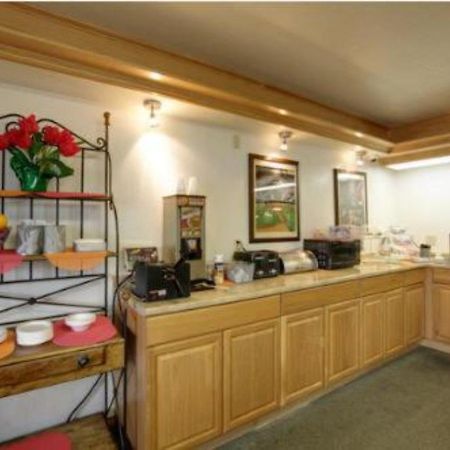 Americas Best Value Inn Oklahoma City South Екстер'єр фото